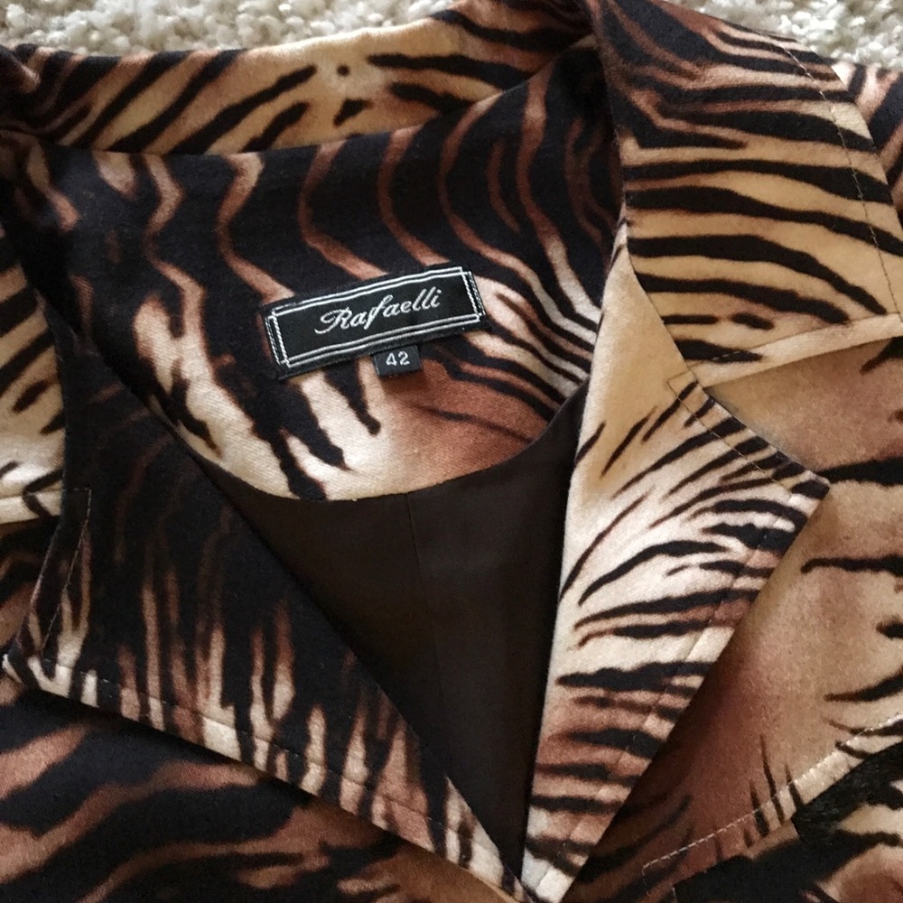 Animal Print Sports Jacket - Picture 6 of 7